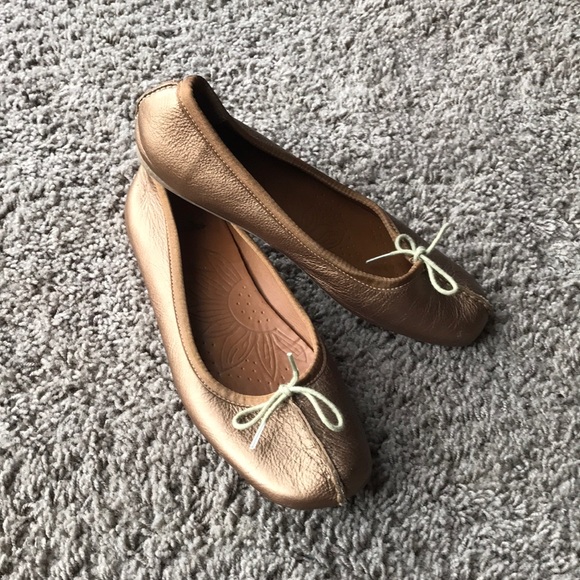 clarks flats gold